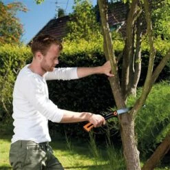 Scie Fiskars Xtract SW75 -TrekÉquip Magasin scie pliable fiskars xtract sw75 02